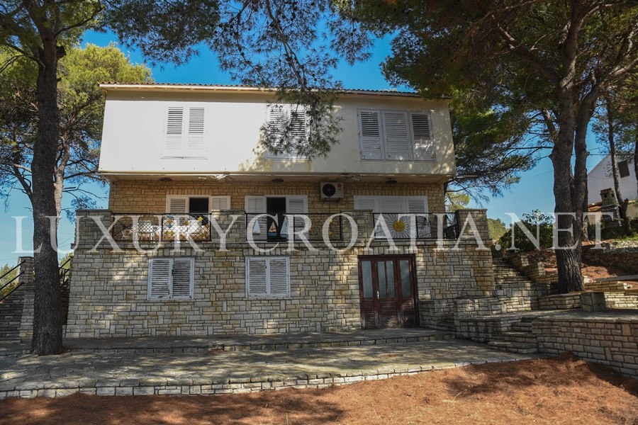 VILLA WATERFRONT IN VENDITA, VELI IZ, ZADAR AREA