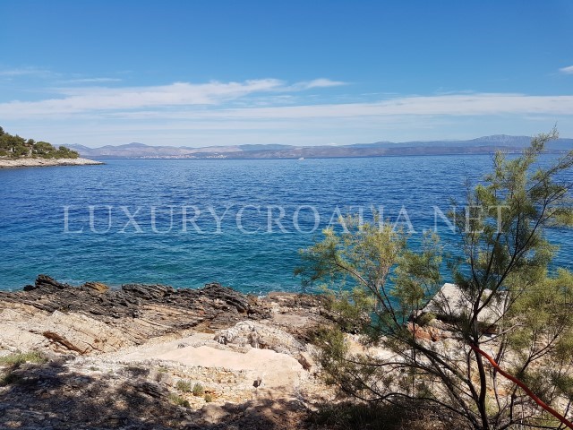 Terreno in vendita a 100 metri dal mare, isola di Solta