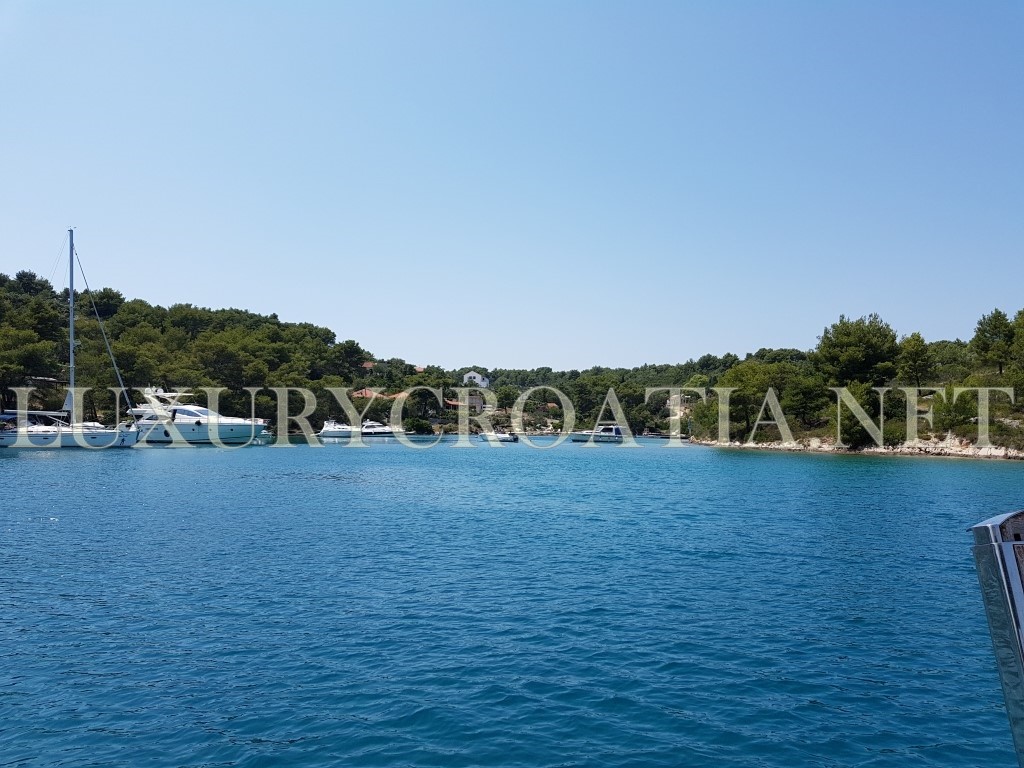 TERRA DI WATERFRONT IN VENDITA, ISOLA DI SOLTA, CROAZIA