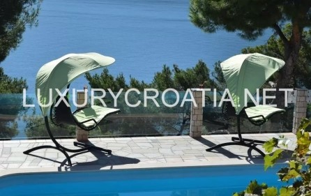 VILLA FRONTE MARE CON PISCINA IN VENDITA, MARINA TROGIR