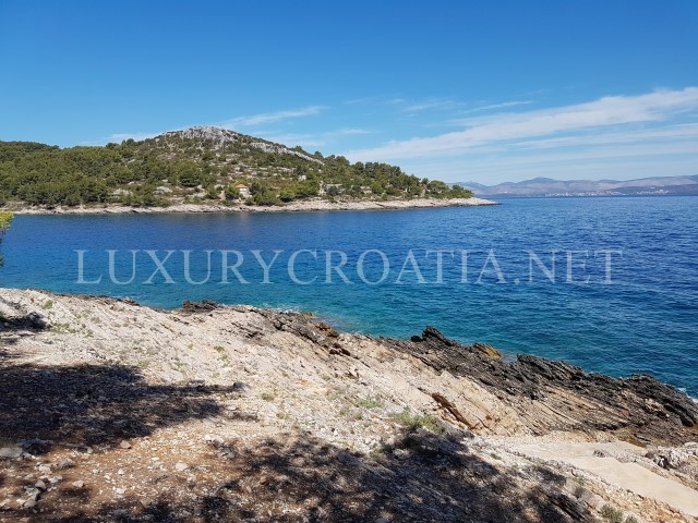 Terreno in vendita a 100 metri dal mare, isola di Solta