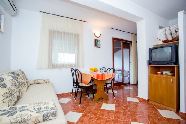 Nuova casa prima fila al mare in vendita, zona Sibenik