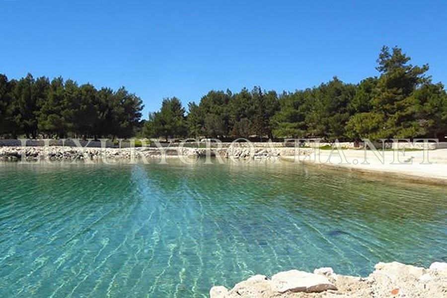 Villa con piscina sul mare in vendita, isola di Vir