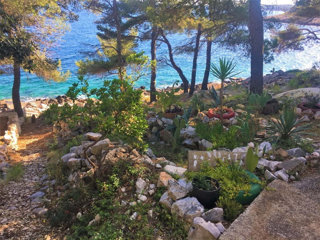 Terra al mare in vendita con casa in via di sviluppo, isola di Korcula