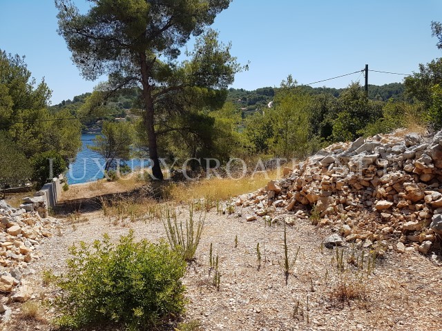 Terreno in vendita a 100 metri dal mare, isola di Solta