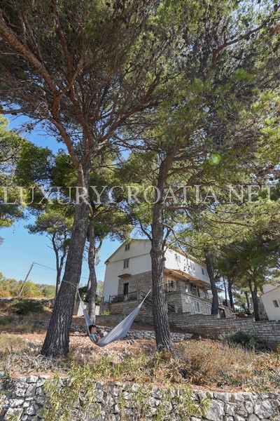 VILLA WATERFRONT IN VENDITA, VELI IZ, ZADAR AREA