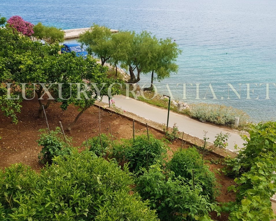CASA FRONTE MARE IN VENDITA, ZONA OREBICA, CROAZIA