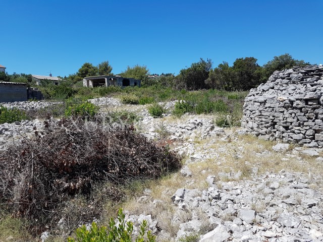 Terreno in vendita a 100 metri dal mare, isola di Solta