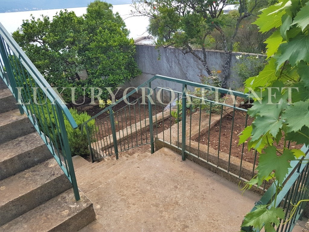 CASA FRONTE MARE IN VENDITA, ZONA OREBICA, CROAZIA