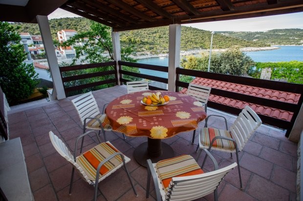 Nuova casa prima fila al mare in vendita, zona Sibenik