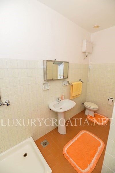 VILLA WATERFRONT IN VENDITA, VELI IZ, ZADAR AREA