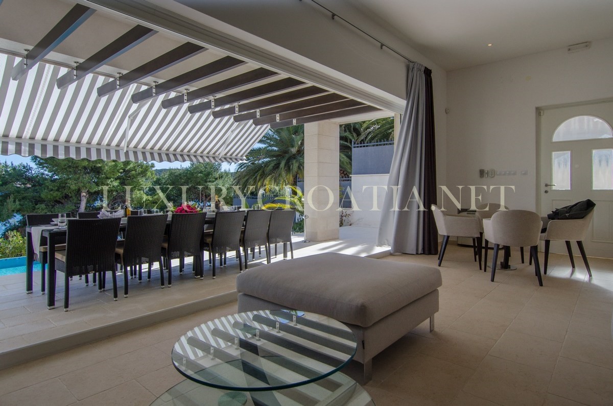 VILLA FRONTE MARE IN VENDITA, ROGOZNICA, ZONA TROGIR