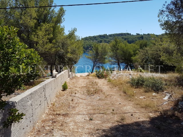 Terreno in vendita a 100 metri dal mare, isola di Solta