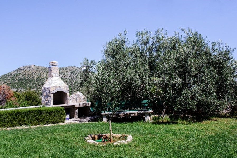 Incredibile casa vicino al mare in vendita, zona di Trogir