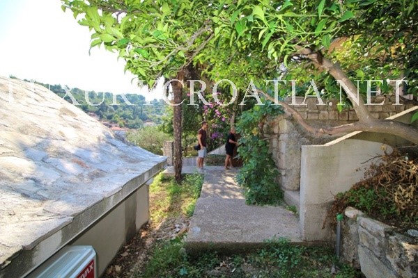 Per la vendita casa in pietra con piscina, isola di Solta