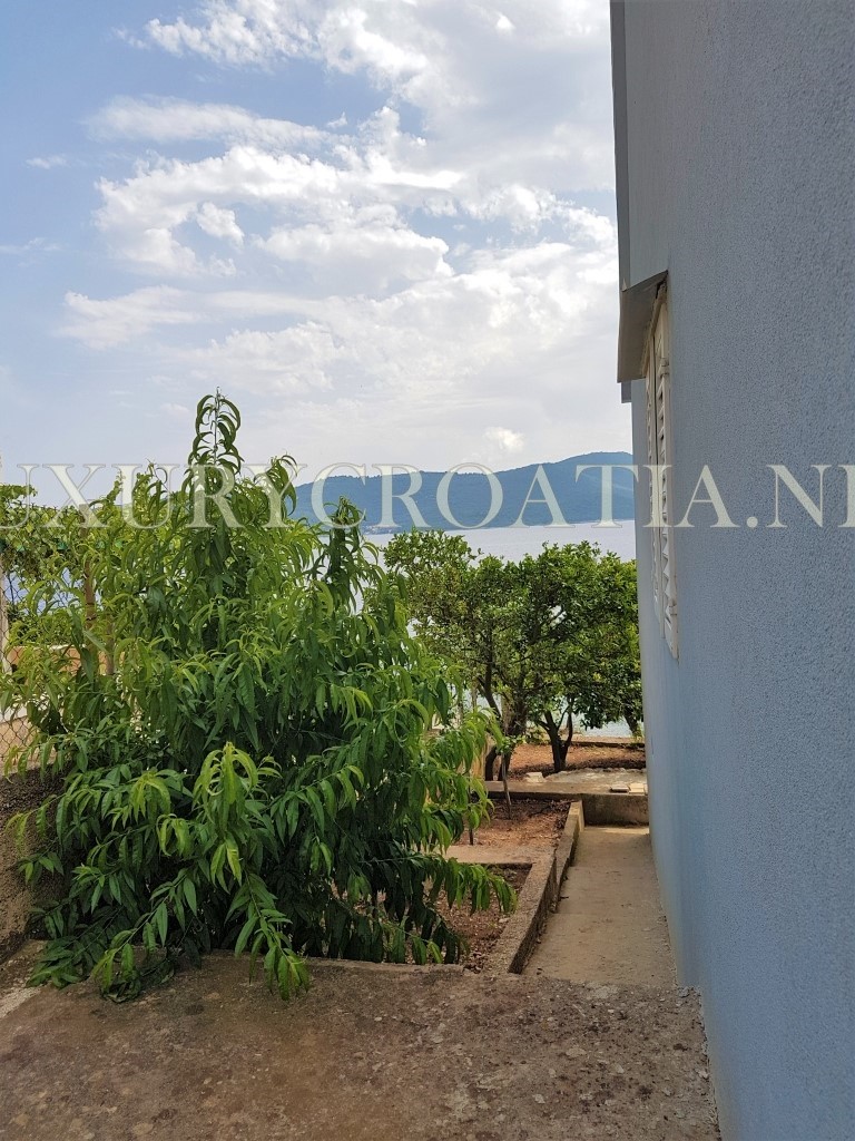 CASA FRONTE MARE IN VENDITA, ZONA OREBICA, CROAZIA