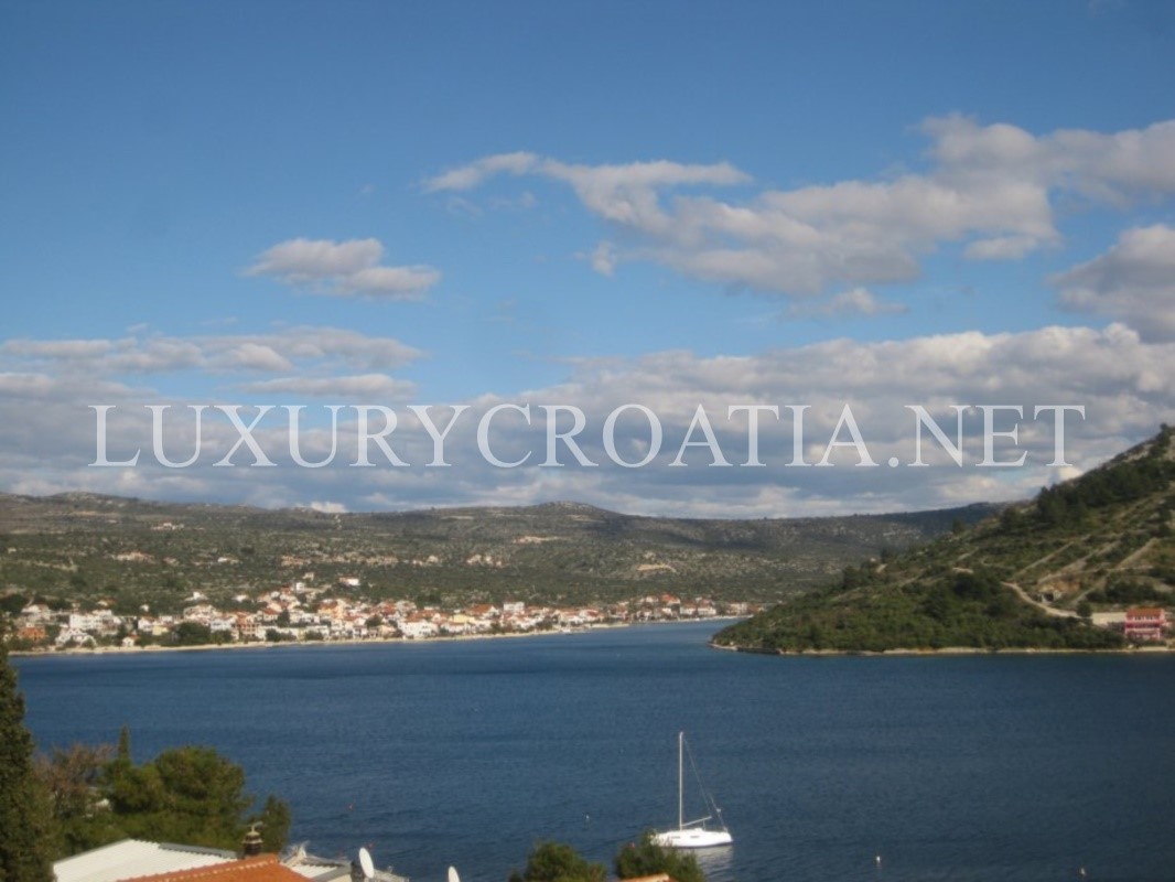 Casa in vendita a Rogoznica con splendida vista sul mare