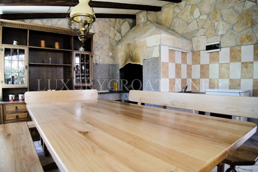 Incredibile casa vicino al mare in vendita, zona di Trogir