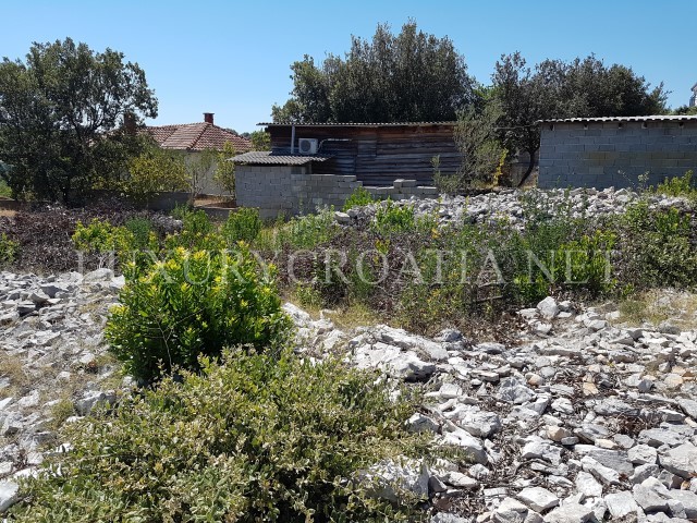 Terreno in vendita a 100 metri dal mare, isola di Solta