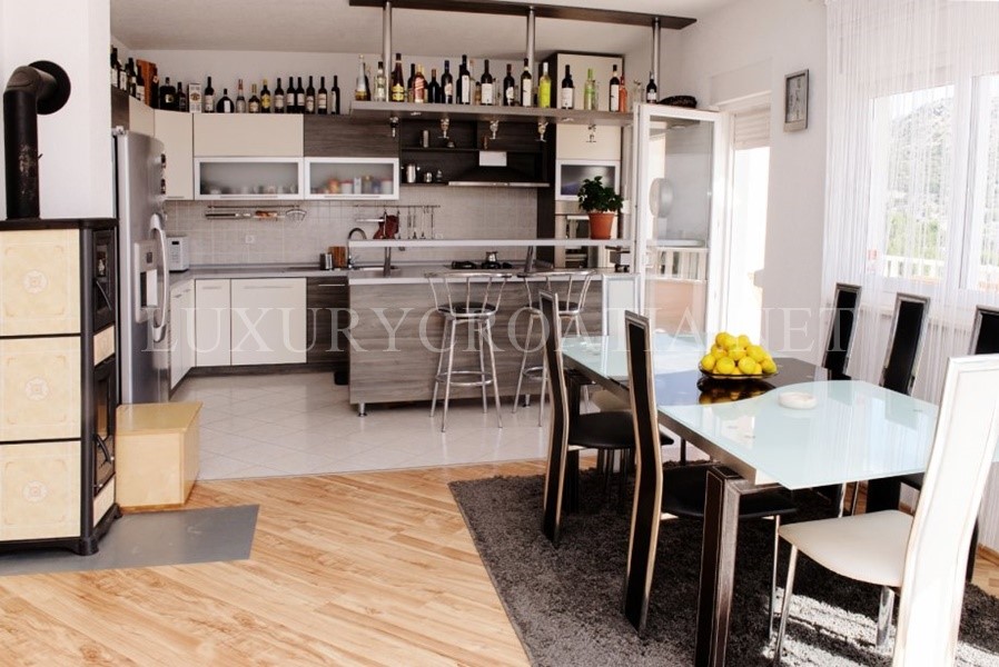 Incredibile casa vicino al mare in vendita, zona di Trogir