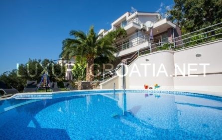 Villa in vendita con piscina e vista mare, Makarska