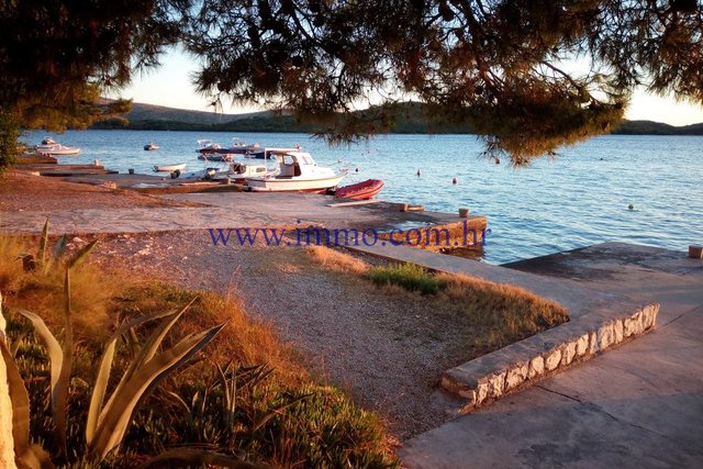 BELLISSIMA VILLA A FRONTE MARE CON SPLENDIDA VISTA MARE!