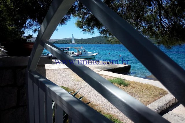 BELLISSIMA VILLA A FRONTE MARE CON SPLENDIDA VISTA MARE!