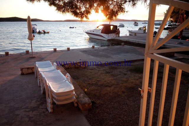 BELLISSIMA VILLA A FRONTE MARE CON SPLENDIDA VISTA MARE!