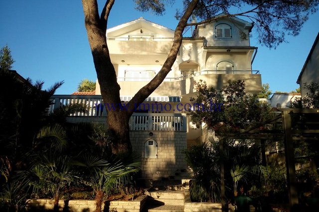 BELLISSIMA VILLA A FRONTE MARE CON SPLENDIDA VISTA MARE!