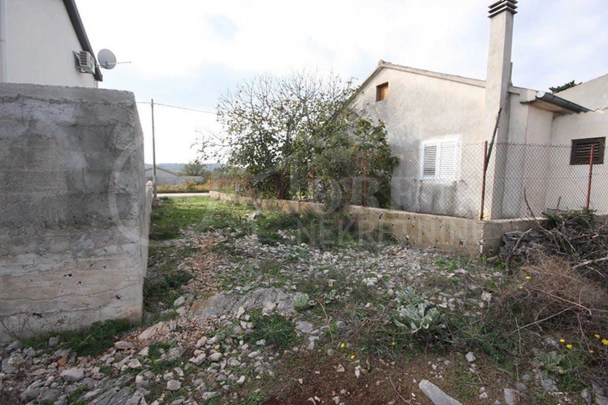 Dubrava vicino a Tisno, terreno edificabile