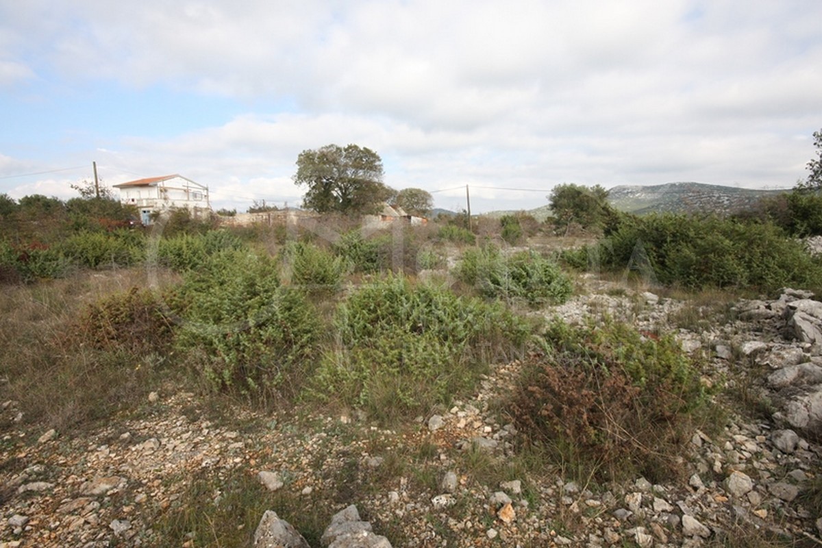 Dubrava vicino a Tisno, terreno edificabile