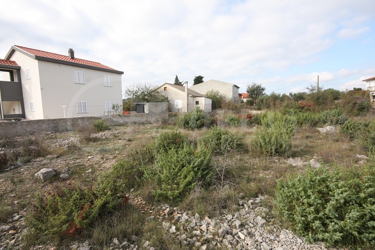 Dubrava vicino a Tisno, terreno edificabile