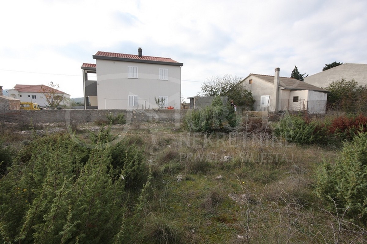 Dubrava vicino a Tisno, terreno edificabile